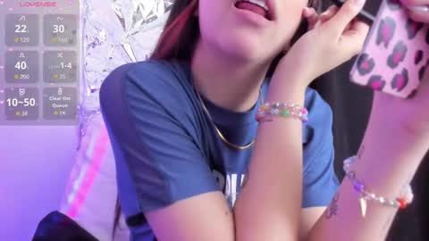 Queen B online show from November 22, 2025, 7:02 pm