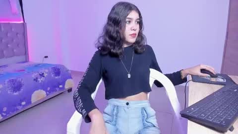 baby_glow01 online show from November 12, 2025, 1:22 pm