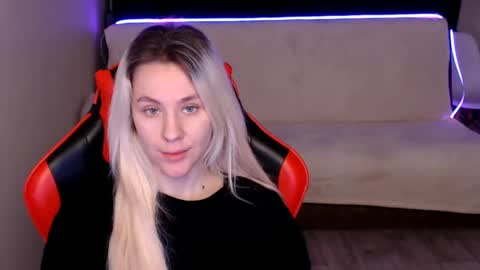 baby_kitte online show from December 4, 2024, 3:37 am