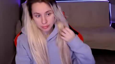 baby_kitte online show from December 6, 2024, 4:14 am