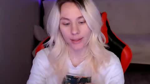 baby_kitte online show from December 11, 2024, 6:36 am