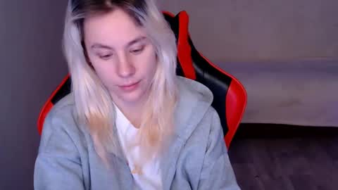 baby_kitte online show from December 13, 2024, 11:50 pm