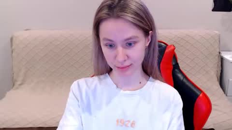 baby_kitte online show from February 9, 2025, 5:50 am