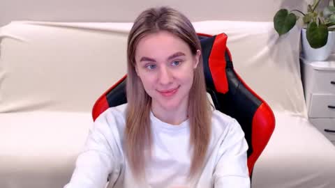 baby_kitte online show from February 20, 2025, 8:03 pm