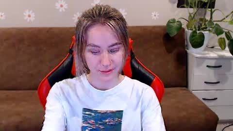 baby_kitte online show from March 3, 2025, 4:46 pm