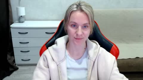 baby_kitte online show from October 21, 2025, 12:39 pm