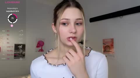 Ruth online show from October 22, 2025, 8:30 pm