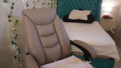 Instagram  online show from December 19, 2025, 10:17 pm