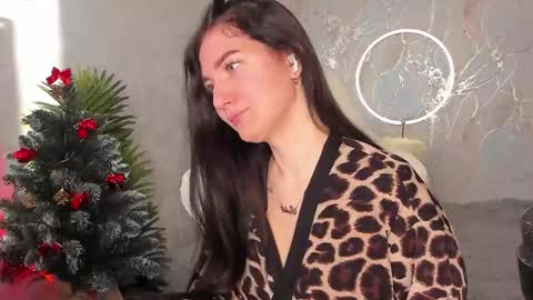 Sophia online show from December 17, 2025, 4:18 am