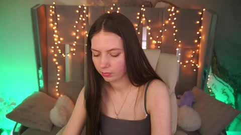 Lady Vi online show from May 7, 2026, 7:14 am