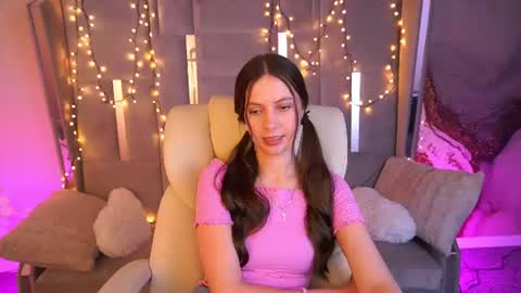 Snapshot of babylumii chatting on June 9, 2026, 7:58 pm Lady Vi online show from June 9, 2026, 7:58 pm