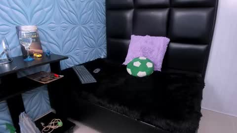 Snapshot of bad_boy_21_ chatting on February 26, 2026, 5:39 am bad_boy_21_ online show from February 26, 2026, 5:39 am