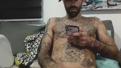 Snapshot of badcouple_ chatting on October 27, 2025, 6:06 am BadCouple  online show from October 27, 2025, 6:06 am
