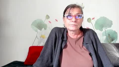 Snapshot of badgg chatting on October 1, 2025, 10:21 am Gina online show from October 1, 2025, 10:21 am