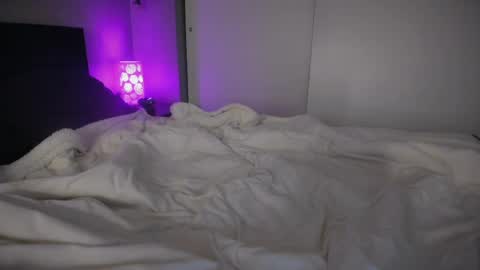 Jade online show from May 8, 2026, 3:45 am