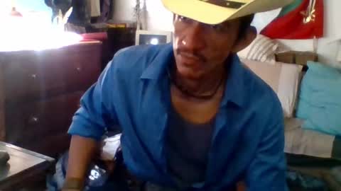 Snapshot of badhombremx chatting on February 27, 2025, 11:26 pm Mexican livin Off the Wall online show from February 27, 2025, 11:26 pm