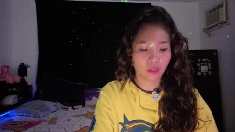 badlilbambi online show from November 16, 2025, 6:35 pm