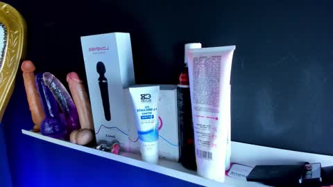 bagiolett  online show from November 6, 2025, 7:37 pm