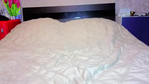 holly online show from April 15, 2026, 4:47 pm