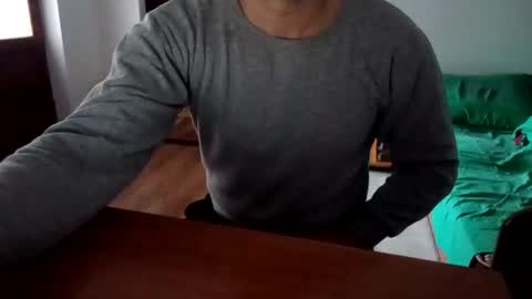 baiat_frumusel online show from February 16, 2025, 1:27 pm