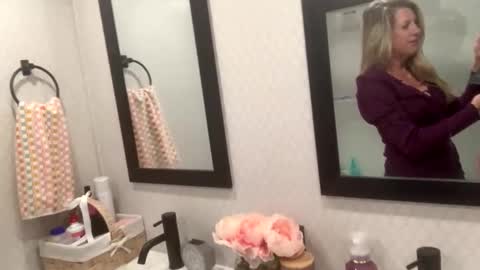 Happy Girl online show from January 1, 2025, 1:04 am