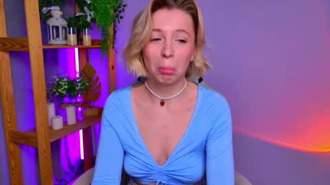 Snapshot of balerinacappuccino_ chatting on February 18, 2026, 4:41 am Elly online show from February 18, 2026, 4:41 am