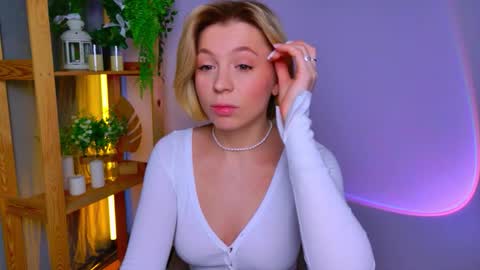 Snapshot of balerinacappuccino_ chatting on February 25, 2026, 3:38 am Elly online show from February 25, 2026, 3:38 am