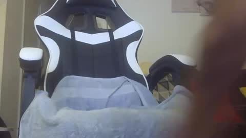 Snapshot of bam10inch chatting on November 15, 2025, 2:31 am b online show from November 15, 2025, 2:31 am