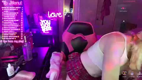 Snapshot of bambibimbosparkles chatting on May 19, 2026, 2:51 am Bambi Sparkles TS online show from May 19, 2026, 2:51 am