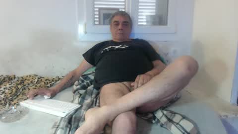 Snapshot of bambino6060 chatting on January 21, 2025, 10:19 am bambino6060 online show from January 21, 2025, 10:19 am