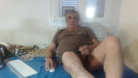 Snapshot of bambino6060 chatting on November 16, 2025, 2:11 pm bambino6060 online show from November 16, 2025, 2:11 pm