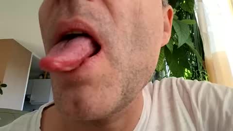 Snapshot of bananasplit1900 chatting on January 15, 2026, 1:37 pm bananasplit1900 online show from January 15, 2026, 1:37 pm