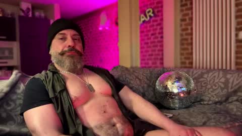 Snapshot of barba71 chatting on February 11, 2025, 1:41 am Military man 69 online show from February 11, 2025, 1:41 am