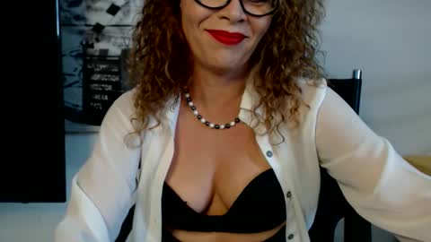 BARBARA DOMME online show from October 1, 2025, 3:29 pm