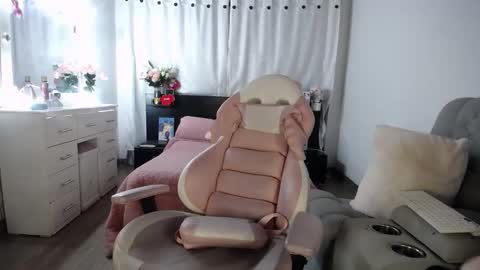 Snapshot of barbysweet1 chatting on December 4, 2025, 2:32 am VALENTINA online show from December 4, 2025, 2:32 am