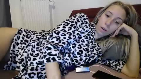 Snapshot of barelylegalblondy chatting on December 10, 2024, 7:43 pm Lena online show from December 10, 2024, 7:43 pm