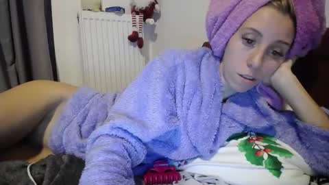 Snapshot of barelylegalblondy chatting on December 23, 2024, 9:08 pm Lena online show from December 23, 2024, 9:08 pm