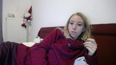 Snapshot of barelylegalblondy chatting on December 29, 2024, 8:11 am Lena online show from December 29, 2024, 8:11 am