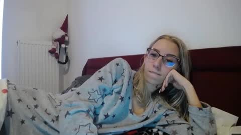 Snapshot of barelylegalblondy chatting on January 4, 2025, 11:11 am Lena online show from January 4, 2025, 11:11 am
