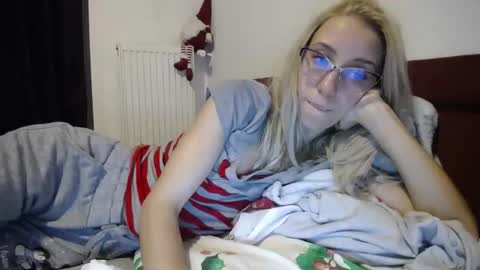 Snapshot of barelylegalblondy chatting on January 6, 2025, 7:35 pm Lena online show from January 6, 2025, 7:35 pm
