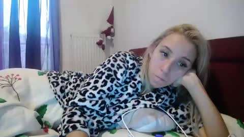 Snapshot of barelylegalblondy chatting on January 7, 2025, 10:22 am Lena online show from January 7, 2025, 10:22 am