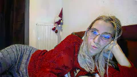Snapshot of barelylegalblondy chatting on January 16, 2025, 6:37 pm Lena online show from January 16, 2025, 6:37 pm