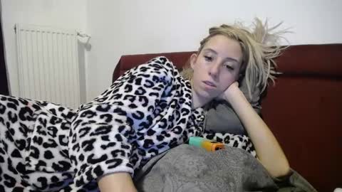 Snapshot of barelylegalblondy chatting on January 19, 2025, 7:37 pm Lena online show from January 19, 2025, 7:37 pm
