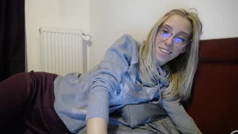 Snapshot of barelylegalblondy chatting on January 21, 2025, 8:00 pm Lena online show from January 21, 2025, 8:00 pm