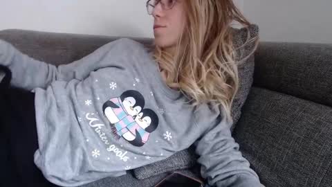 Lena online show from April 3, 2026, 7:28 am