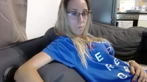 Snapshot of barelylegalblondy chatting on July 12, 2026, 4:09 pm Lena online show from July 12, 2026, 4:09 pm