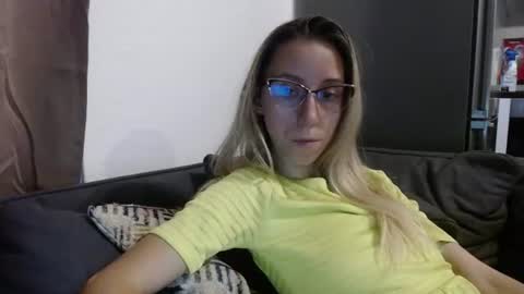 Snapshot of barelylegalblondy chatting on July 19, 2026, 7:39 pm Lena online show from July 19, 2026, 7:39 pm