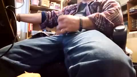 bartender3127 online show from November 17, 2025, 8:58 pm