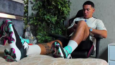 Bastian Independent Model online show from October 5, 2025, 1:20 pm