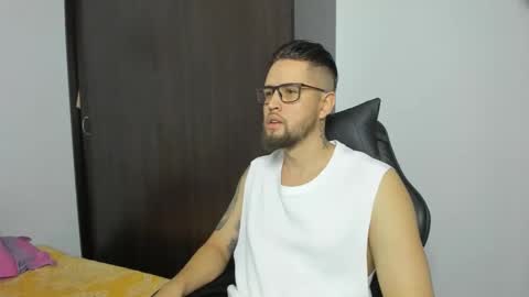 bastianwatson10 online show from November 3, 2025, 4:41 pm